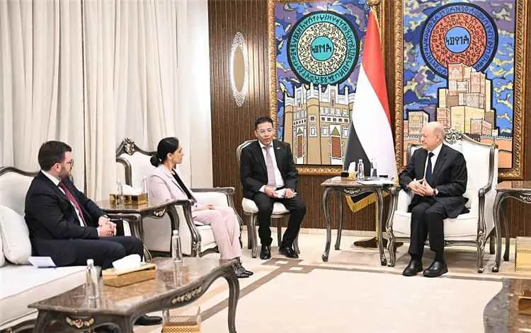 رئيس مجلس القيادة: اليمن دخل مرحلة جديدة من استعاد...