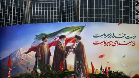 مكتب مجتبى خامنئي يرد على ادعاءات متداولة بشأن "اس...