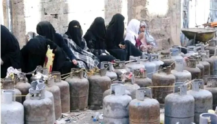 أزمة غاز خانقة تضرب إب وقيادات حوثية تروج للسوق ال...