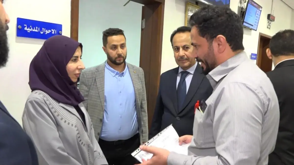 وزيرة الخارجية تطلع على سير العمل في سفارة اليمن ب...