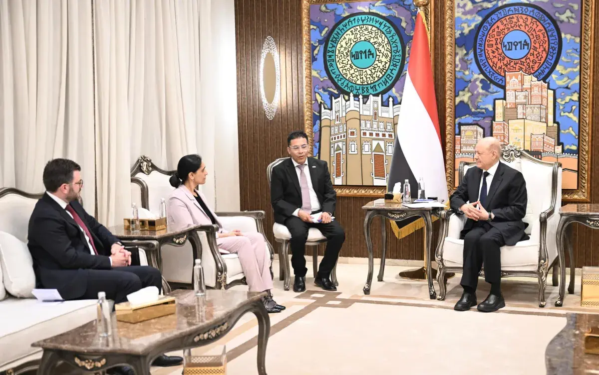 رئيس مجلس القيادة: اليمن يدخل مرحلة جديدة تتطلب دع...