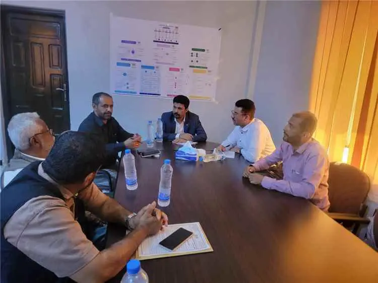 الوكيل باعوضة يناقش في اجتماع موسع خطط الارتقاء با...