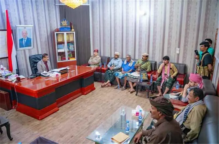 المحافظ بن الوزير يؤكد دعم السلطة المحلية للمشاريع...