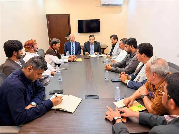 مدير عام مديرية شحن  يضع احتياجات المديرية  على طا...