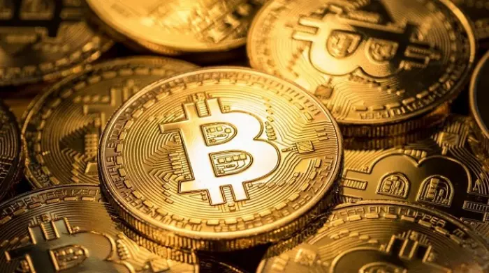 أسعار العملات المشفرة تتباين وسط ترقب بيانات التوظ...