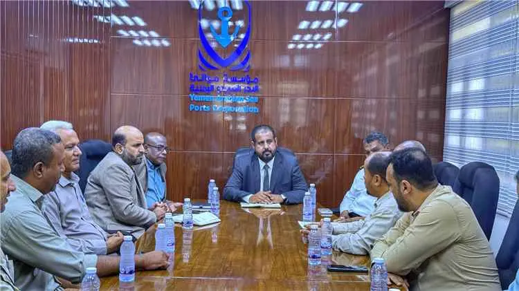 وكيل حضرموت لشؤون التنمية يطلع على أوضاع ميناء الم...