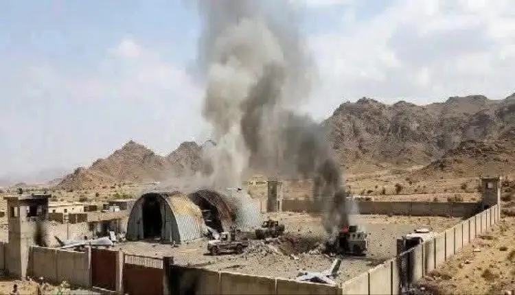 الحوثي يستهدف بالصواريخ معسكر لقوات الطوارئ في مأر...