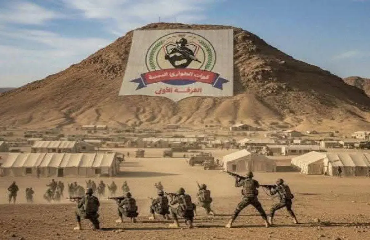 أكثر من 45 شهيدًا وعشرات الجرحى في هجوم حوثي بصواريخ باليستية ومسيّرات على معسكر لقوات الطوارئ شرق مأرب