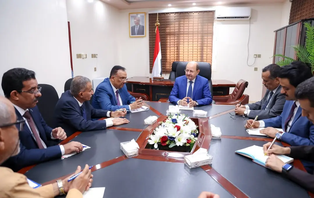رئيس الوزراء يزور رئاسة مصلحة الجمارك ويؤكد على المسؤولية المشتركة لمواجهة التهريب
