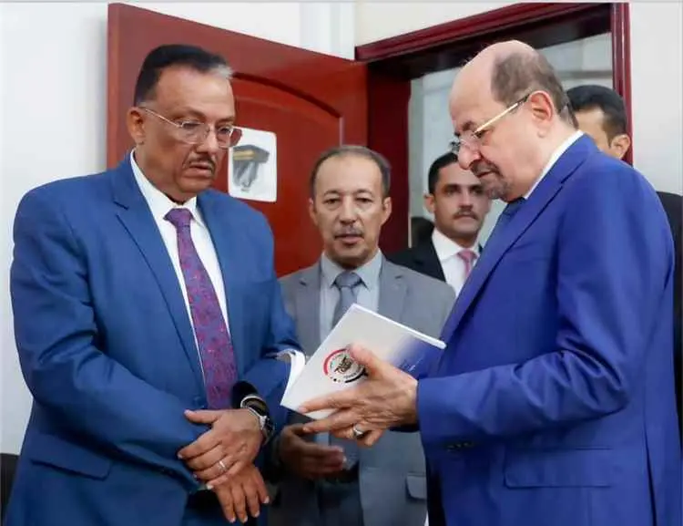 رئيس الوزراء يزور رئاسة مصلحة الجمارك ويؤكد على ال...