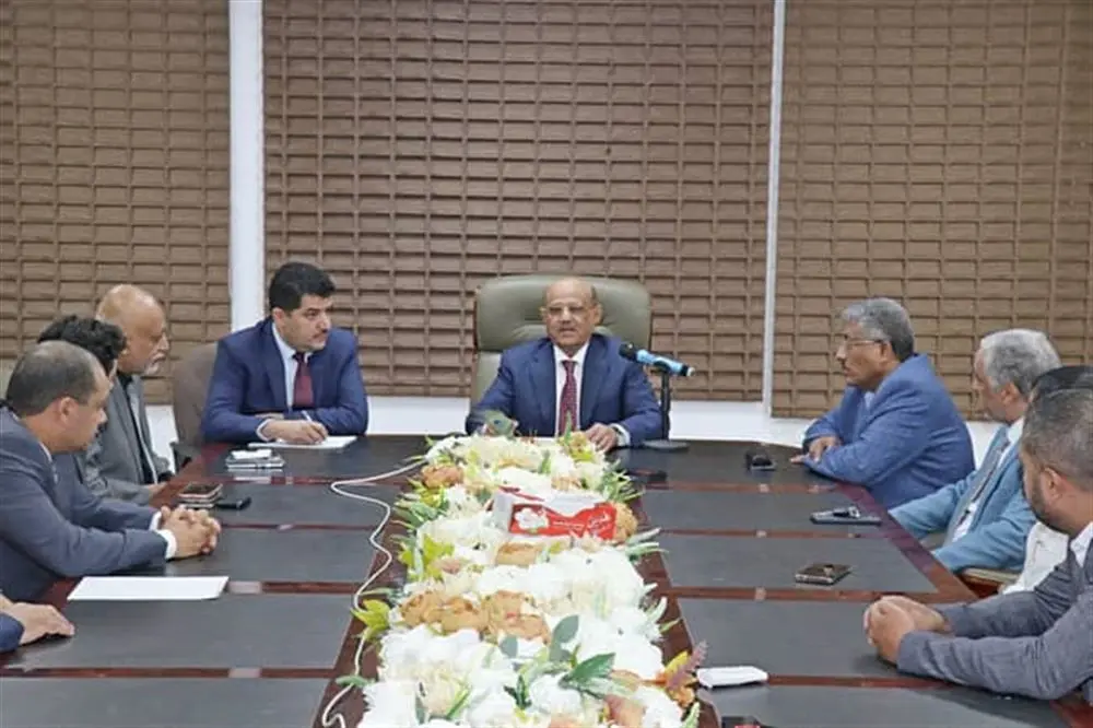 قرار لمحافظ البنك المركزي اليمني بوقف تراخيص 3 منش...