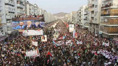 اليمن.. أزمات معيشية متفاقمة وغضب شعبي يضع حكومة ع...