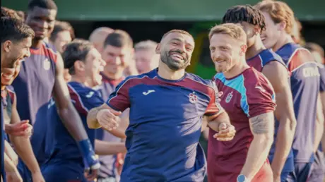 بعد ساعات من توقيع العقود.. محمد صلاح يخوض أول مرا...