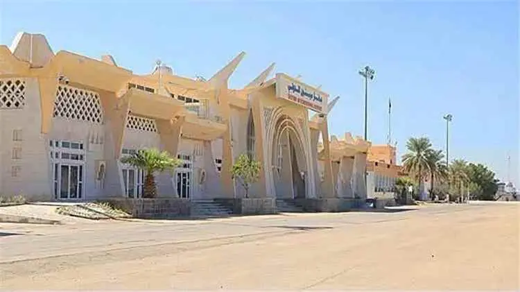 مدير عام مطار سيئون ينفي الشائعات ويؤكد: المطار آم...