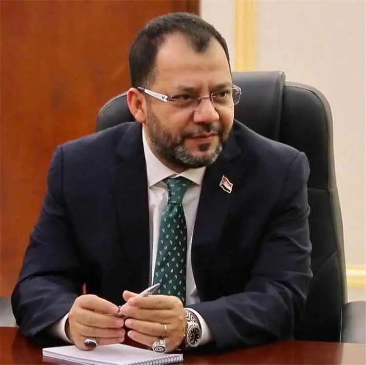 وزير الكهرباء والطاقة يدعو إلى توحيد الخطاب الإعلا...