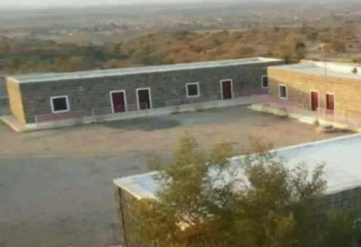 قصف بطائرة مسيرة حوثية يستهدف محيط مدرسة في الضالع...