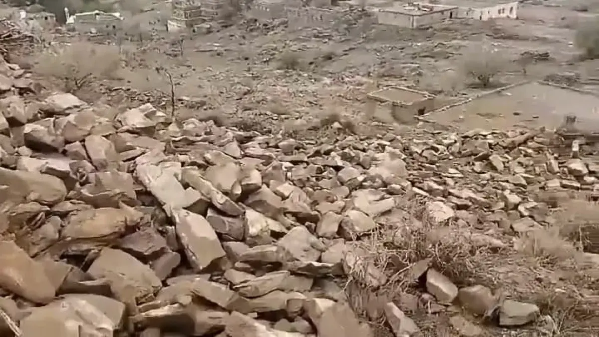 مليشيا الحوثي تفجّر أحد الحصون التاريخية في البيضا...