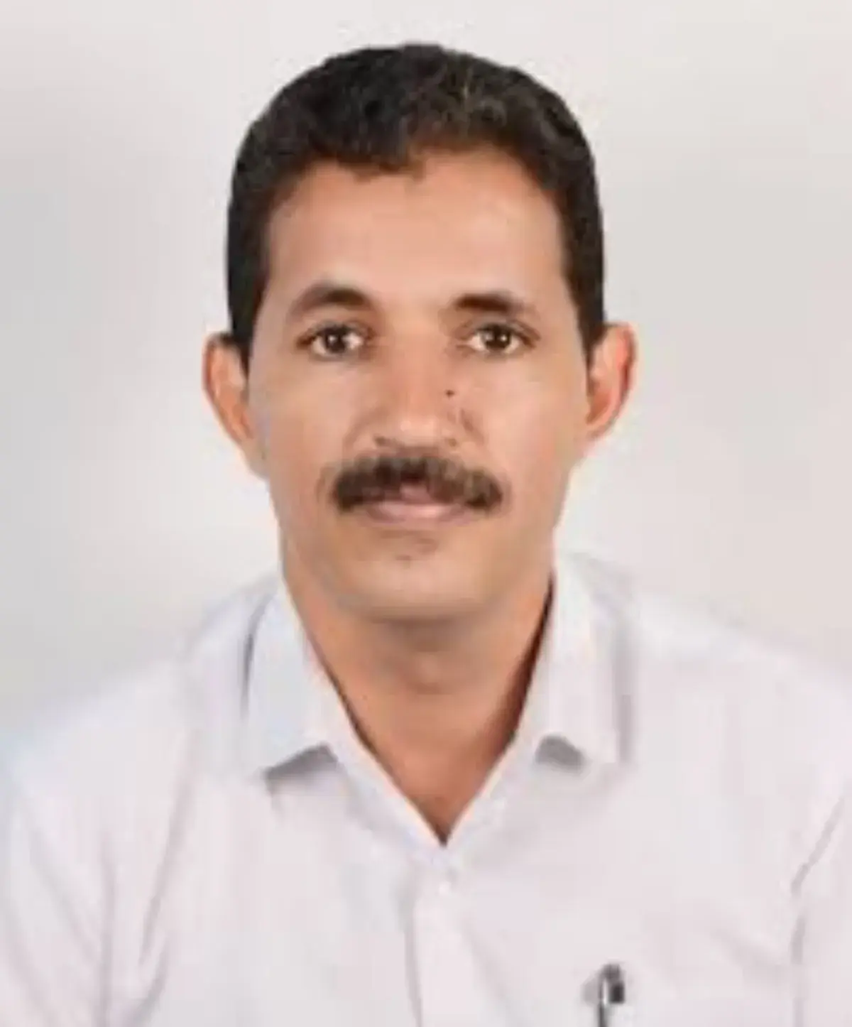 الشرعية تُهدِّد .. والمليشيا الحوثية تُنفذ