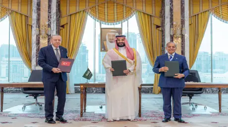 تراجع "الهيمنة" الأمريكية.. خبراء يعددون رسائل حلف...
