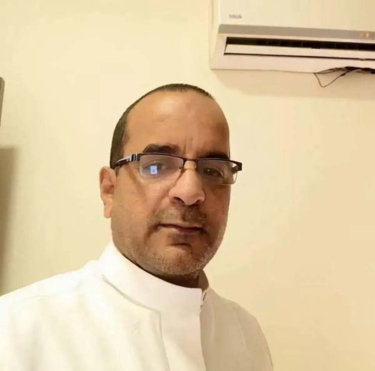 مقتل يمني طعنًا داخل مسجد في الصومال أثناء أدائه ص...