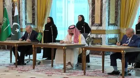 أمير سعودي يرد على أكاديمي إماراتي وسط جدال حول "ا...