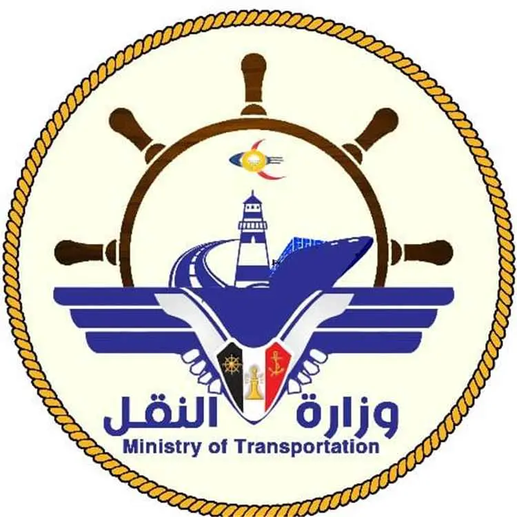 وزارة النقل تدين محاولة استهداف ناقلة نفطية في ميناء المخا وتحذر من مخاطرها على الملاحة والبيئة البحرية