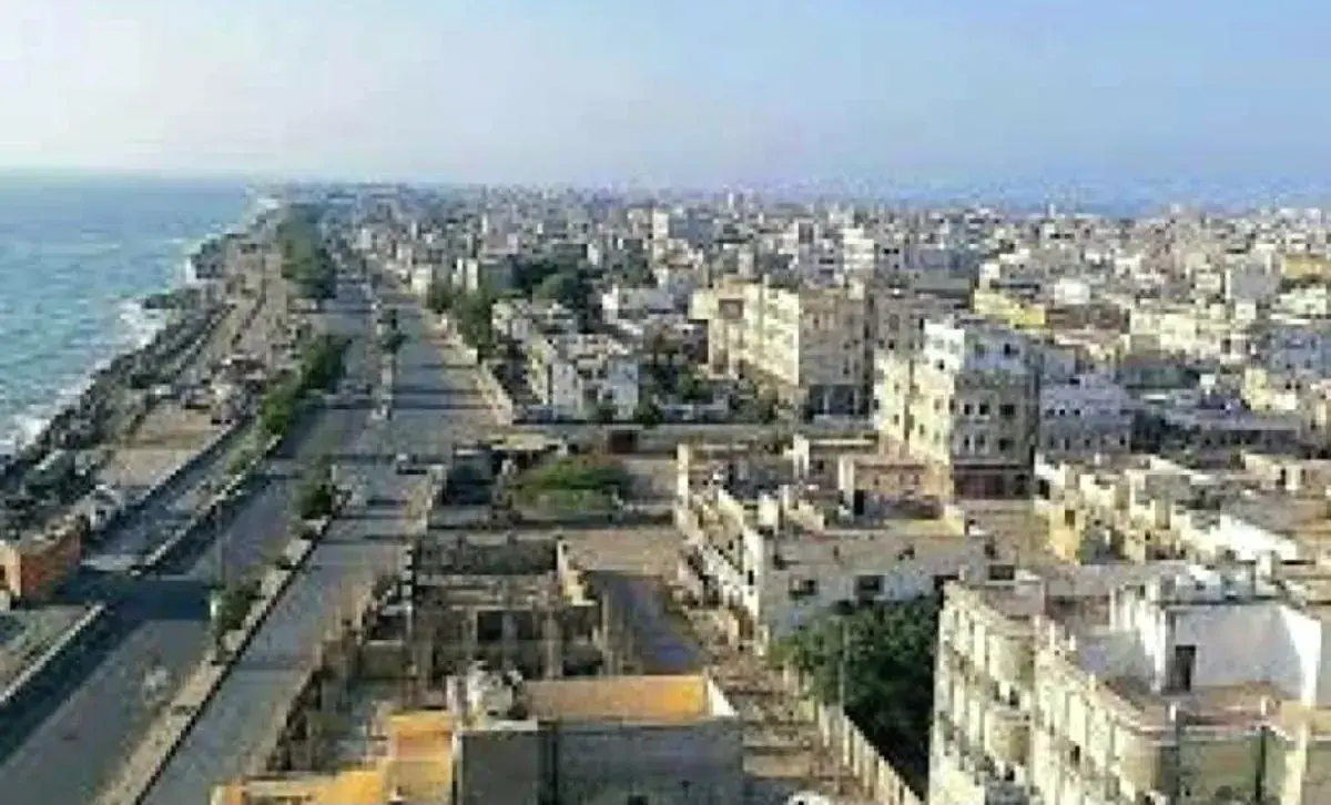 الحوثيون يهجرون أسرًا ويحولون منازل مدنيين لثكنات...