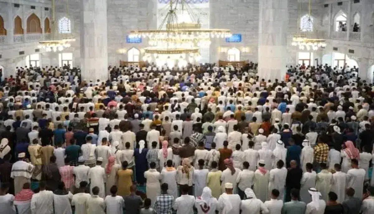 اسرار | بالاسماء والتفاصيل- اغتيال شقيق مسؤول حكومي يمني طعناً داخل مسجد في الصومال.. والأسرة تطالب بتحقيق عاجل