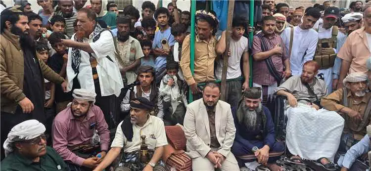 بعد 8 سنوات خلف القضبان.. وجاهات قبلية وقيادات تتح...