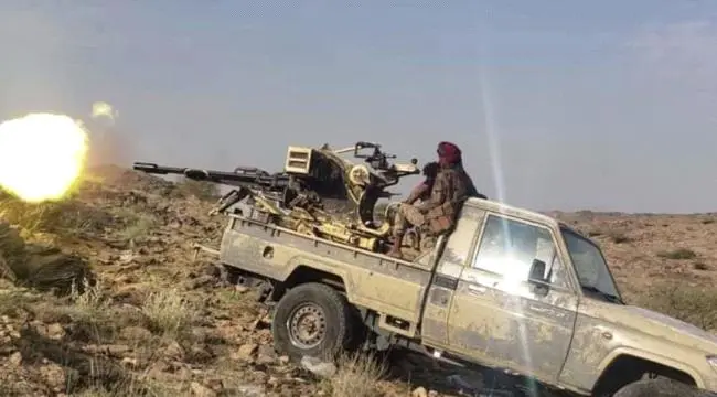 أربع جبهات على صفيح ساخن.. تصعيد حوثي واسع والجيش يرد من مأرب إلى عدن