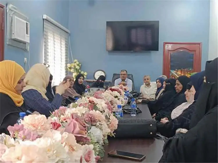 مدير المعلا يناقش مع مديري المدارس استعدادات استقب...
