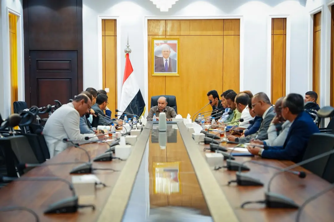 عضو مجلس القيادة الخنبشي يترأس اجتماعاً موسعاً لمناقشة مستجدات الأوضاع ورفع الجاهزية