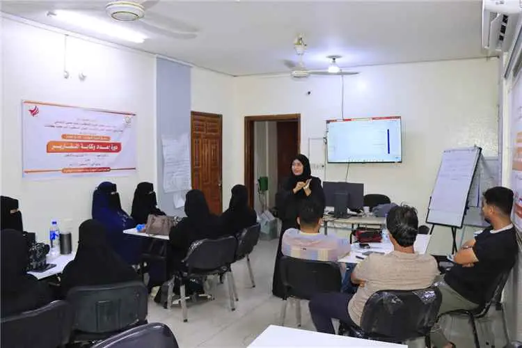 اختتام دورة تدريبية في إعداد التقارير بعدن بمشاركة 14 متدربًا ومتدربة