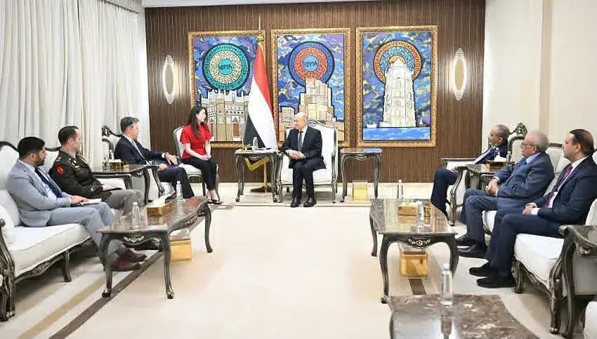 رئيس مجلس القيادة: استهداف ميناء المخا يكشف حرب ال...
