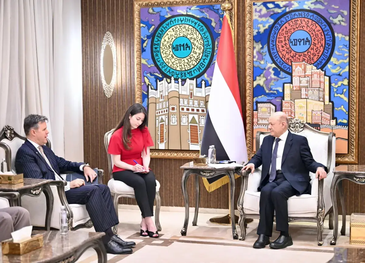 رئيس مجلس القيادة: استهداف ميناء المخا يكشف حرب ال...