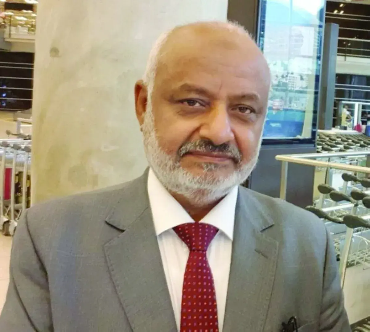 نجاة محافظ الحديدة من محاولة اغتيال بصاروخ حوثي