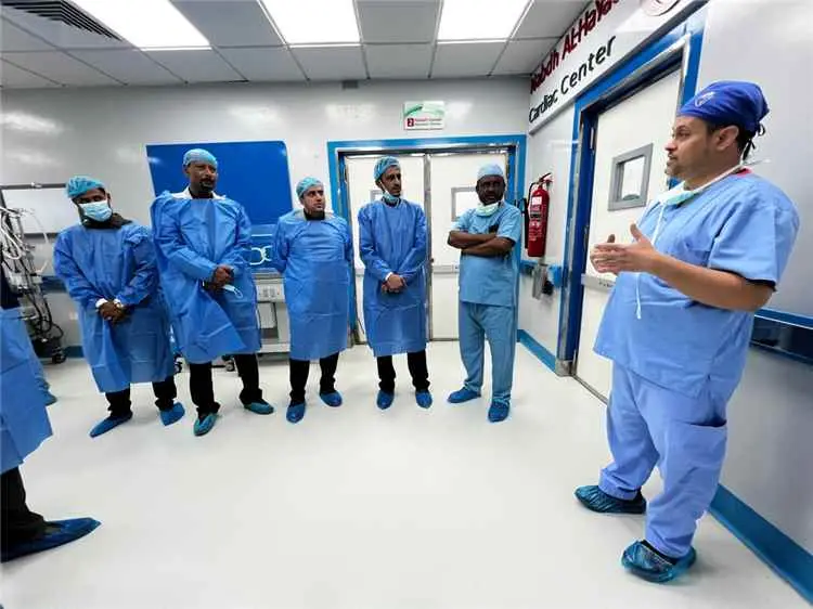 وكيل حضرموت الجيلاني يدشن مخيم جراحة قلب الكبار با...