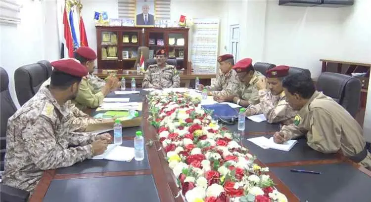 نائب رئيس هيئة الأركان يترأس اجتماع لجنة قبول الكل...