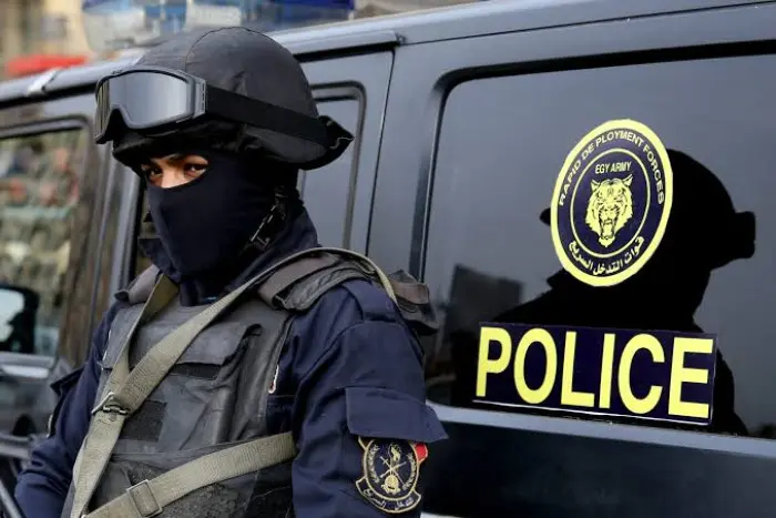الشرطة المصرية تضبط المتهم بقتل أسرة كاملة في التج...