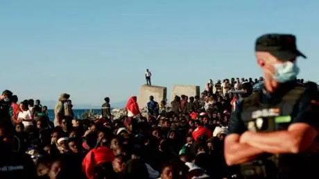 إسبانيا تستنفر جيشها تحسبا لموجة هجرة جديدة في سبت...