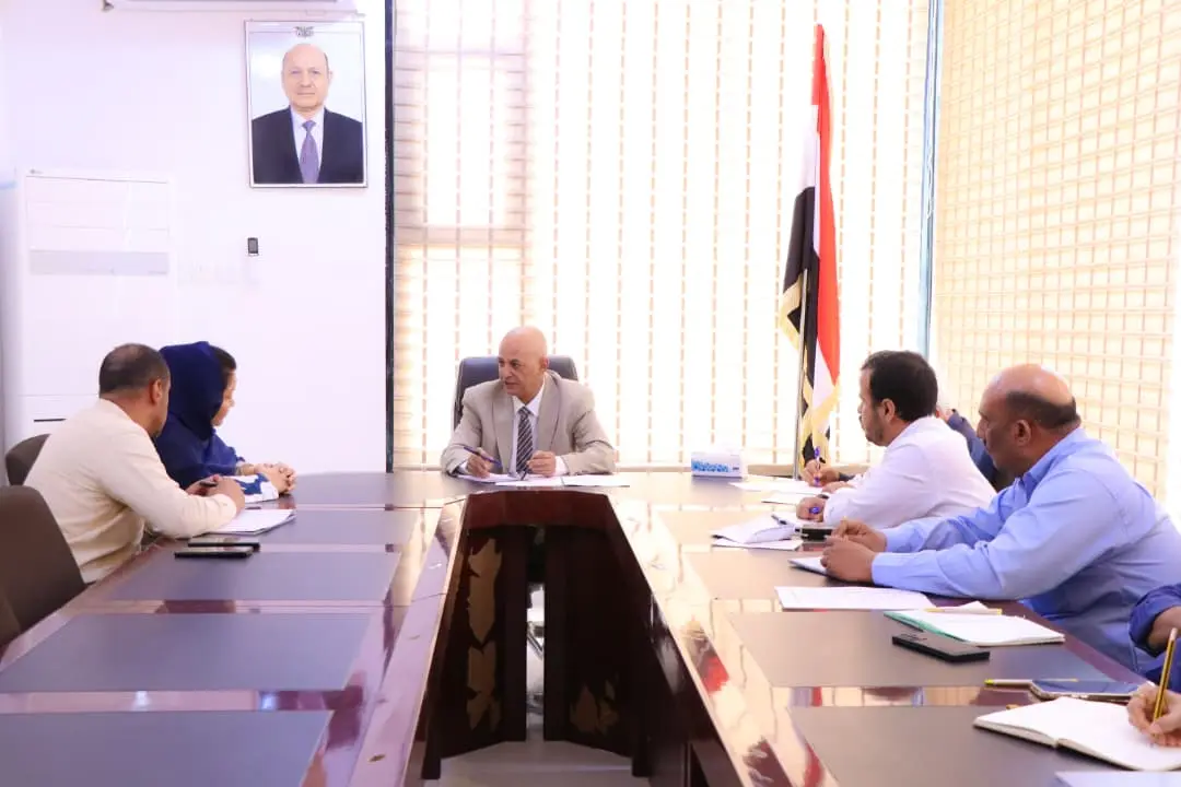 وزير المياه والبيئة يبحث مع اليونبس المشاريع المنف...