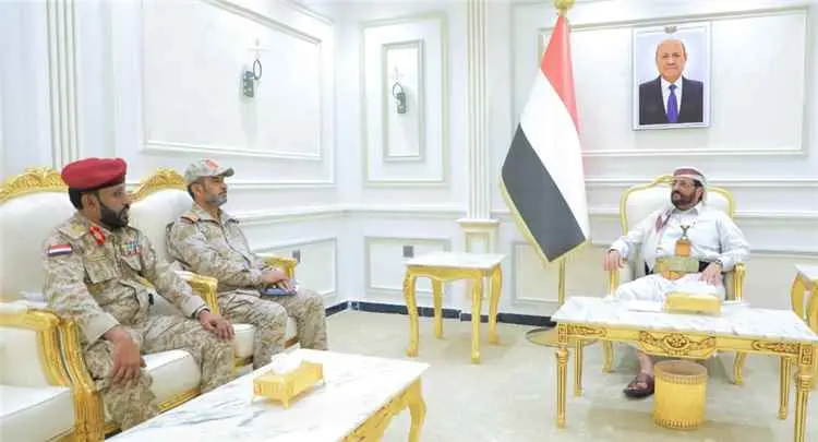 العرادة يلتقي قائد محور الغيضة ويشدد على مكافحة أنشطة التهريب التي تديرها مليشيات الحوثي الإرهابية