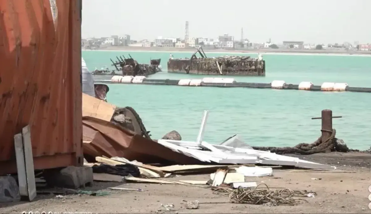 اتحاد عام نقابات عمال اليمن يدين جريمة قصف ميناء ا...