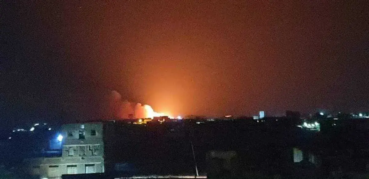 الحوثيون يجددون قصف المخا ومأرب بالصواريخ والطائرا...