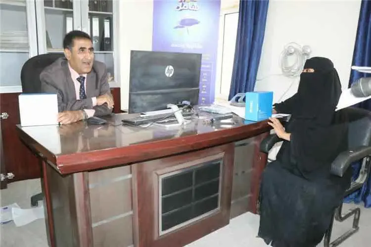 مدير عام اتصالات أبين يتفقد مركز خدمة العملاء الرئ...
