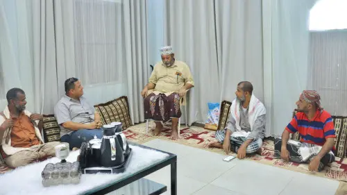 انتقالي سيحوت يكرم المناضل جعفر السقاف تقديرًا لدو...