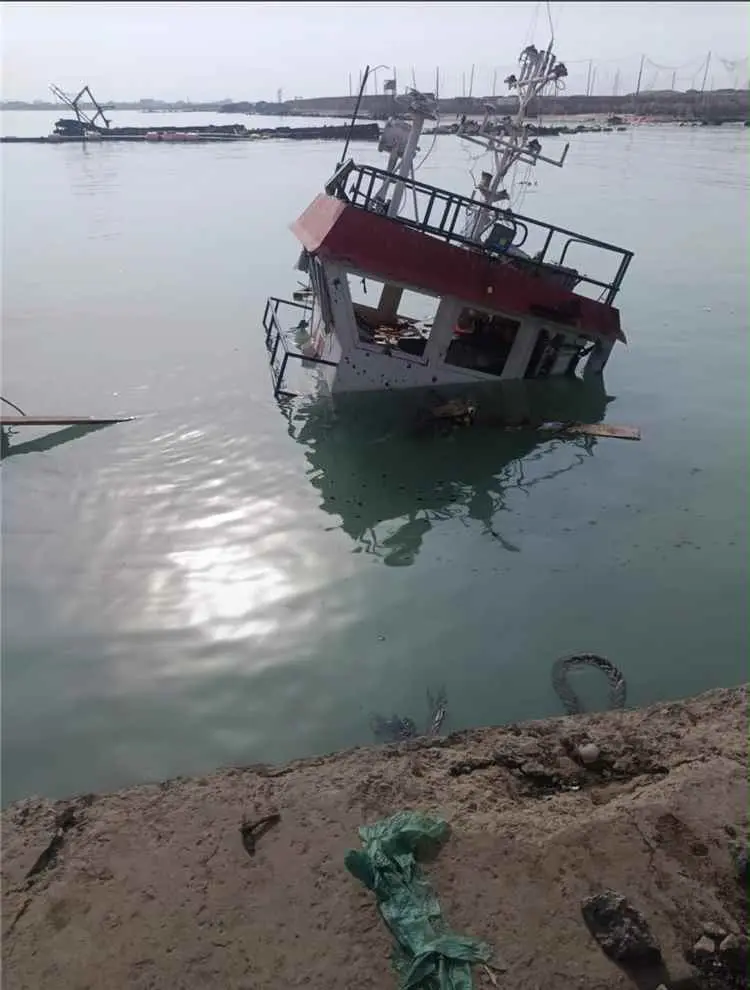 القصف الحوثي يفاقم معاناة المدنيين في المخا ومأرب...