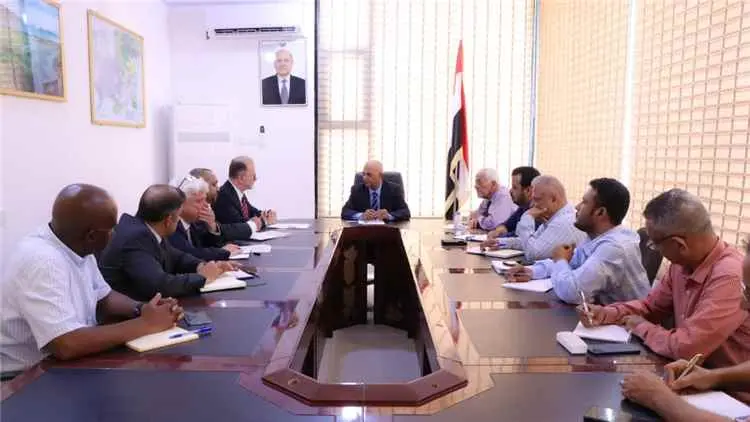 وزير المياه يبحث مع اليونيسف تعزيز التعاون في مجالات المياه والإصحاح البيئي