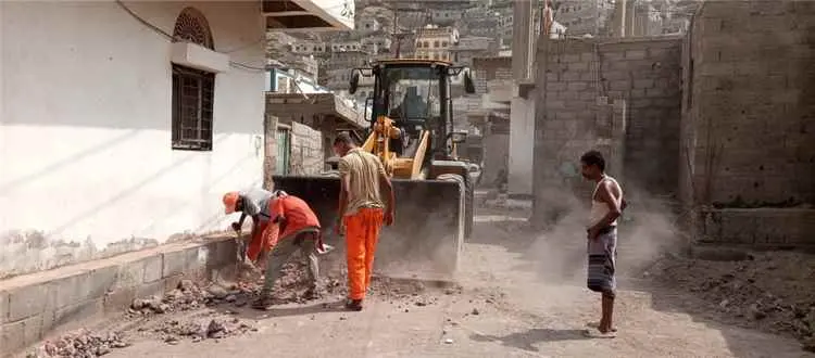 استمرار حملة النظافة في شوارع وأحياء مديرية التواه...