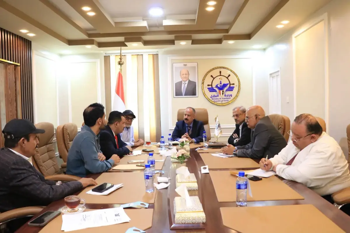 وزير النقل يترأس اجتماع لمناقشة أوضاع ميناء الوديعة البري ويؤكد ضرورة تنظيم العمل وتسهيل حركة المسافرين والشاحنات